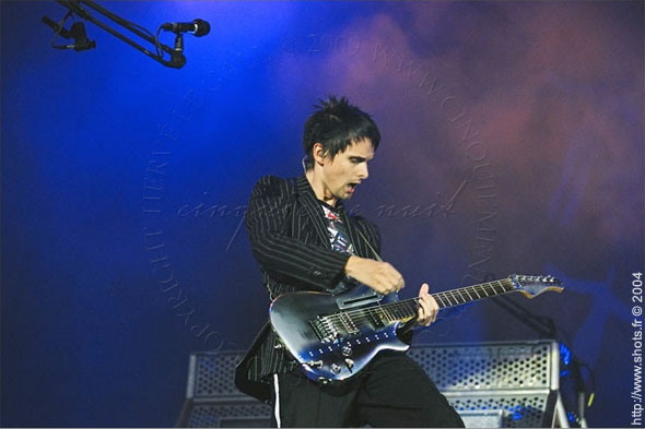 matthew-bellamy-vieilles-charrues-2004