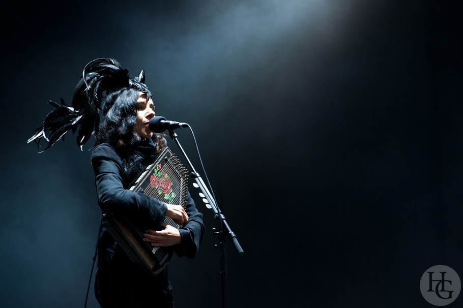 PJ Harvey shootée à 800iso aux Charrues montée en iso sur SHOTS