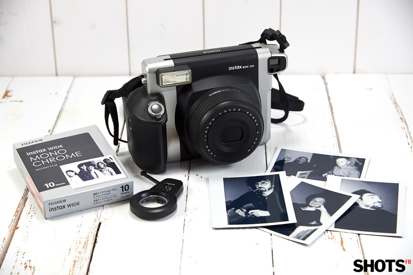 Instax wide monochrome. L'instantané en noir et blanc, le retour de la magie et du grand frisson