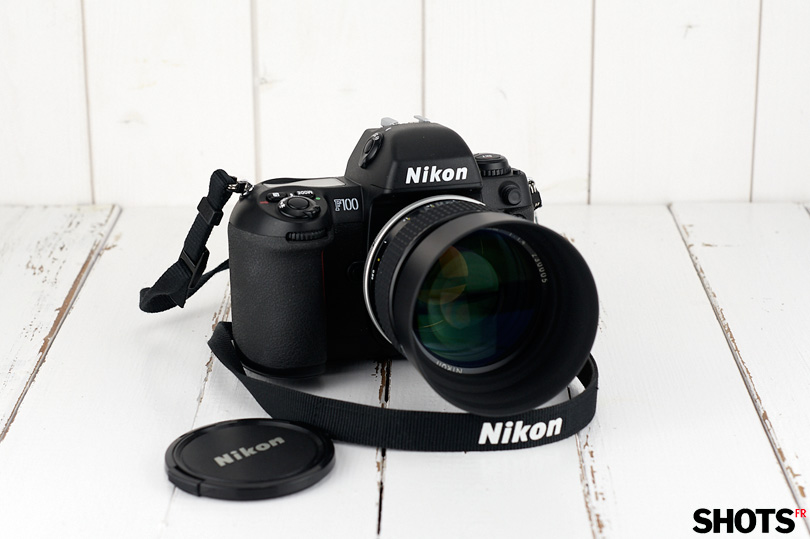 nettoyage du dos collant sur Nikon F100
